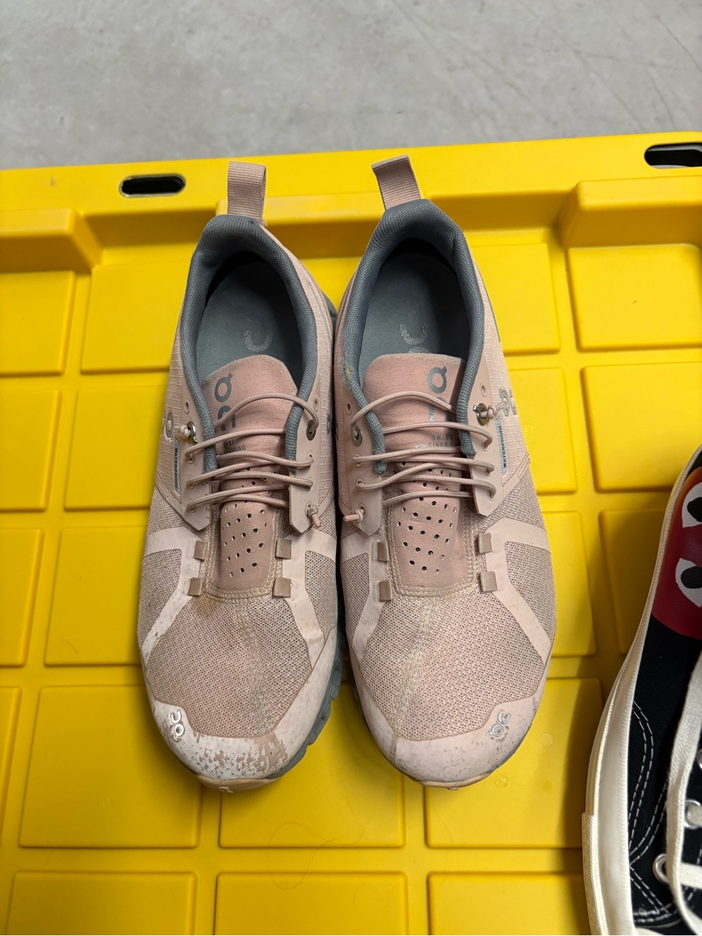 On Cloud Light Pink and Gray Women's Running Shoe (US W7.5)